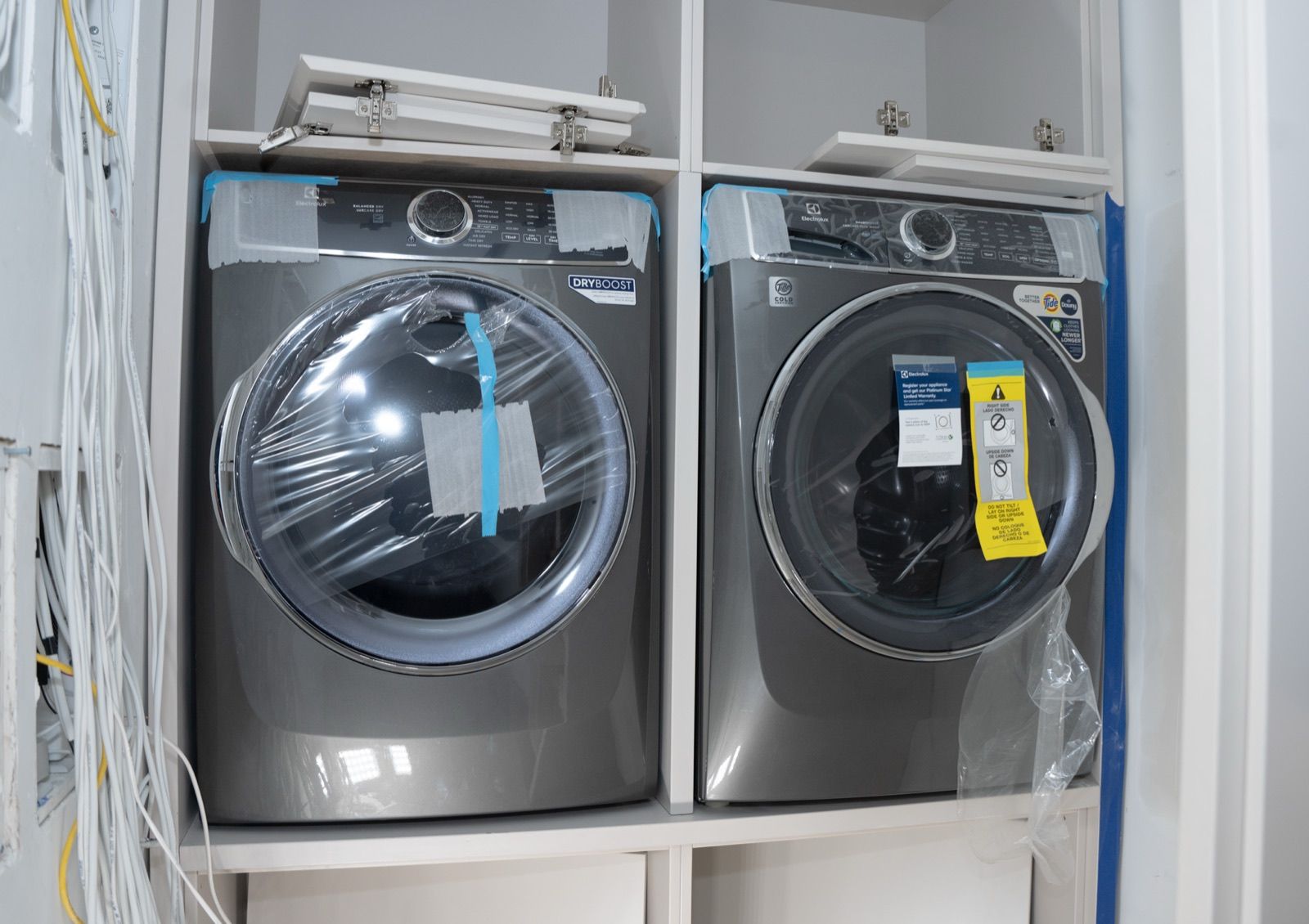 Built-in washer and dryer laundry hookups