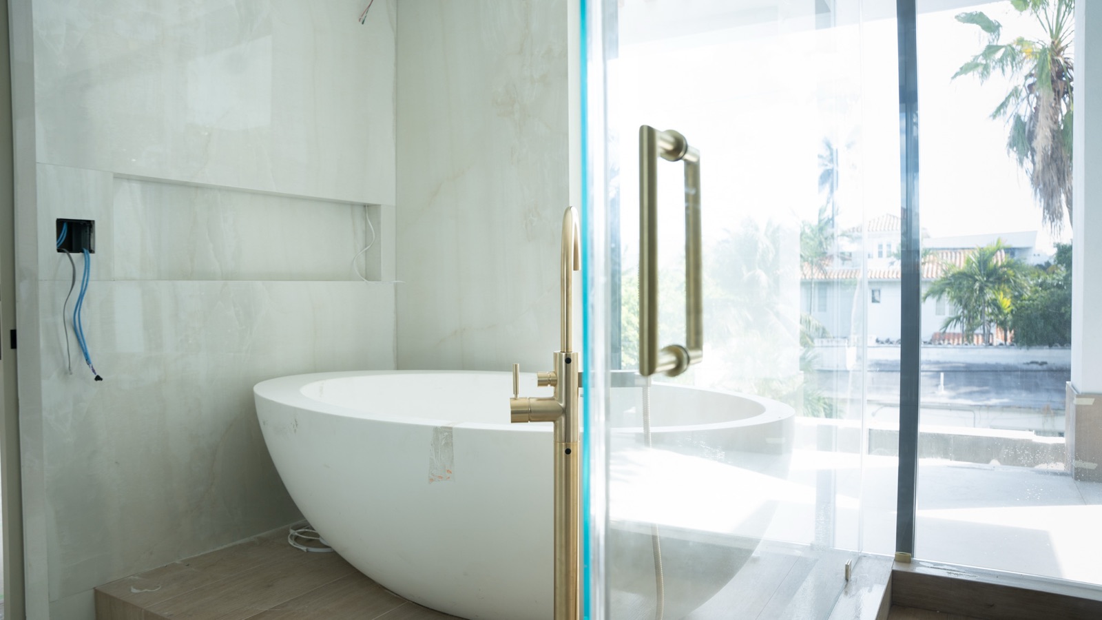 Freestanding soaking tub with floor-mounted faucet